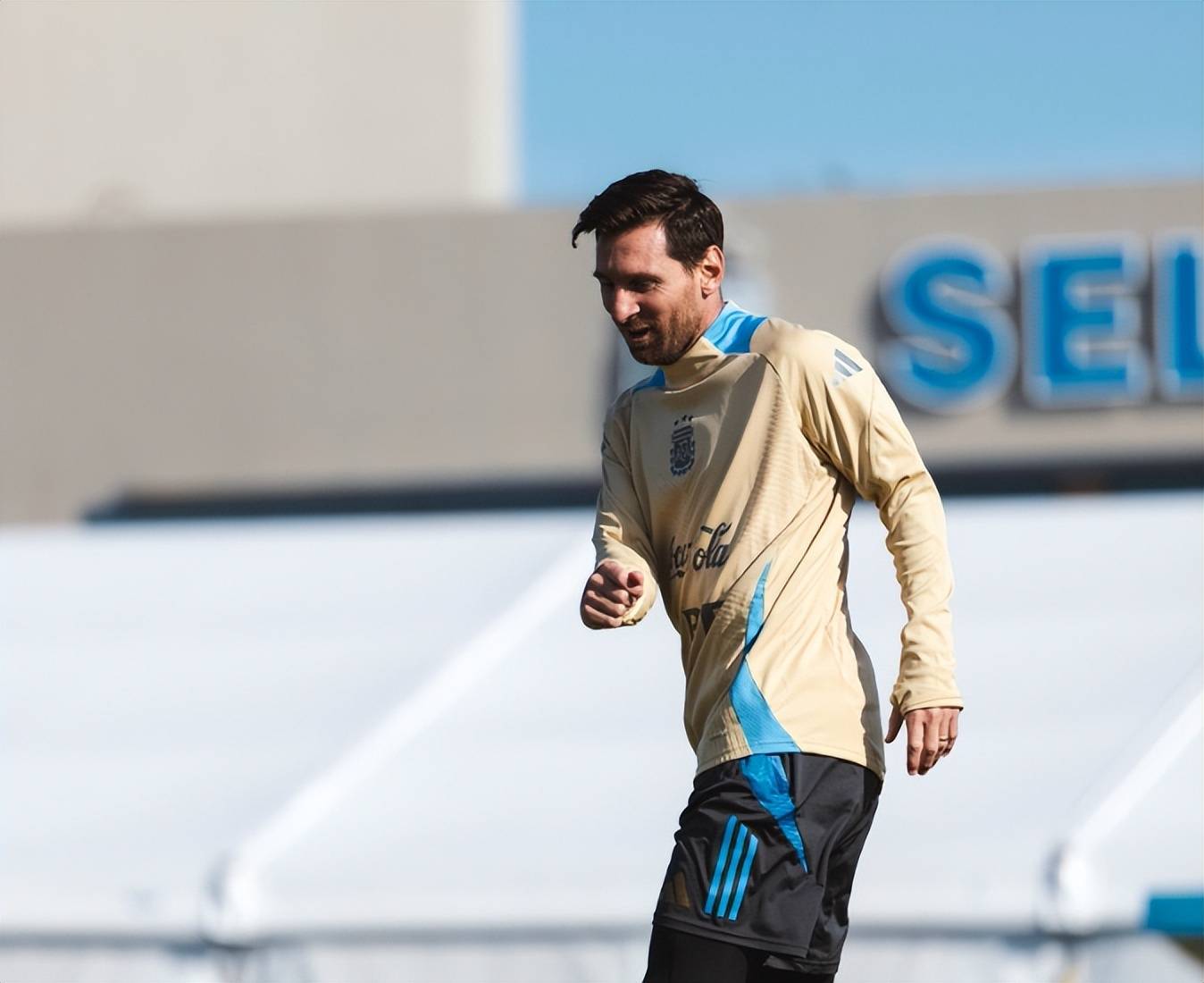 爱游戏下载-包含切尔西引发争议！，梅西官方宣布比赛局势复杂新规赢得满堂喝彩的词条