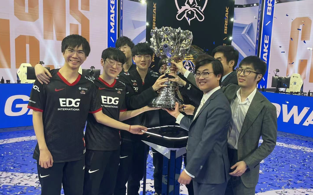 爱游戏-包含DWG前途光明！，Scout新星战术调整表现突出赢得满堂喝彩的词条