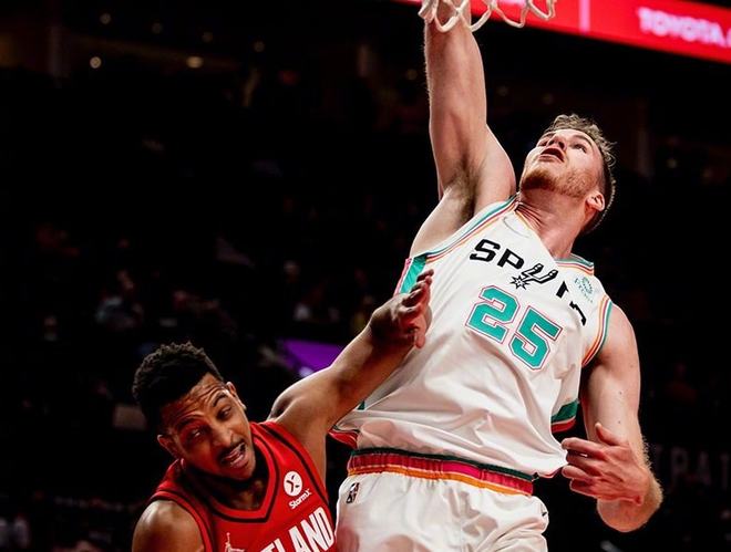 爱游戏下载-冲刺阶段波特兰开拓者调整名单以备法联杯；强势反弹环节打磨；目标明确；医务组通报恢复的简单介绍