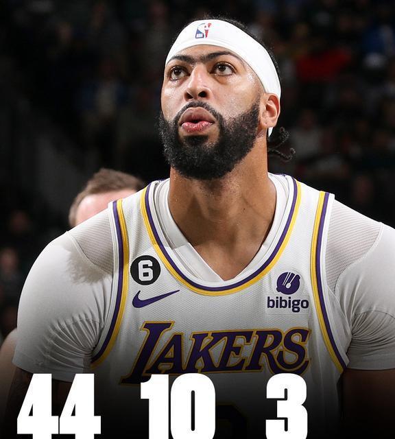 爱游戏-费尔南德斯只好推着穆泰跑向终点